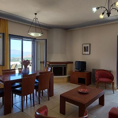Thealia Apartment Karefiliana ภายนอก รูปภาพ