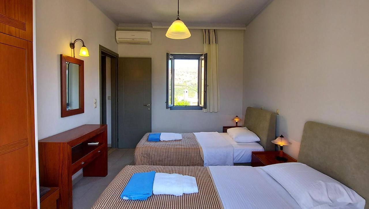 Thealia Apartment Karefiliana ภายนอก รูปภาพ