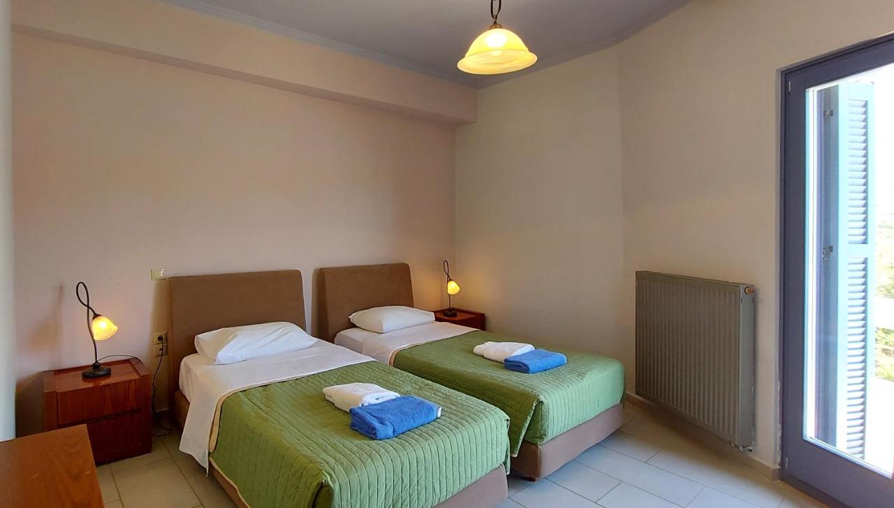 Thealia Apartment Karefiliana ภายนอก รูปภาพ