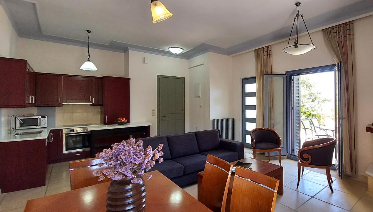 Thealia Apartment Karefiliana ภายนอก รูปภาพ