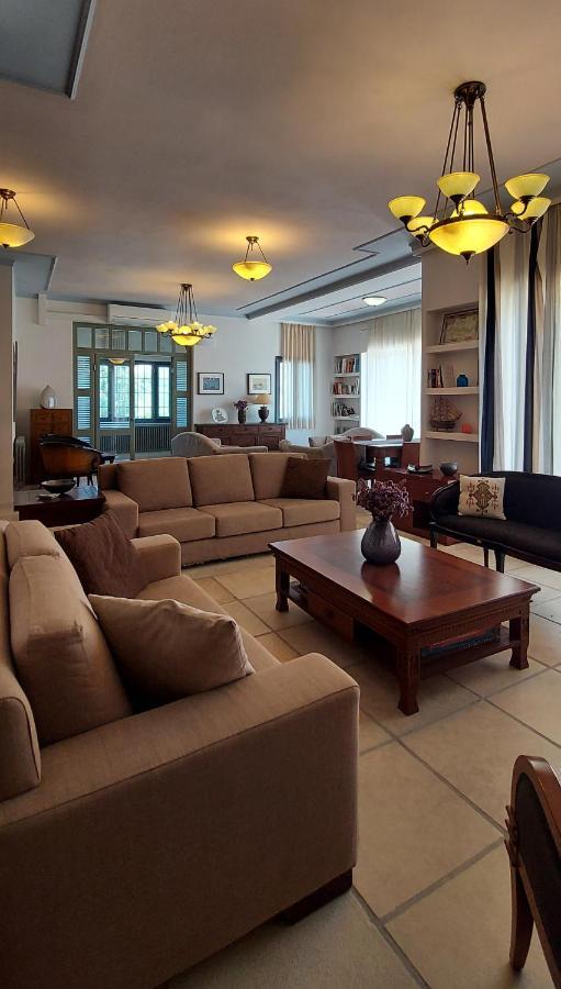 Thealia Apartment Karefiliana ภายนอก รูปภาพ