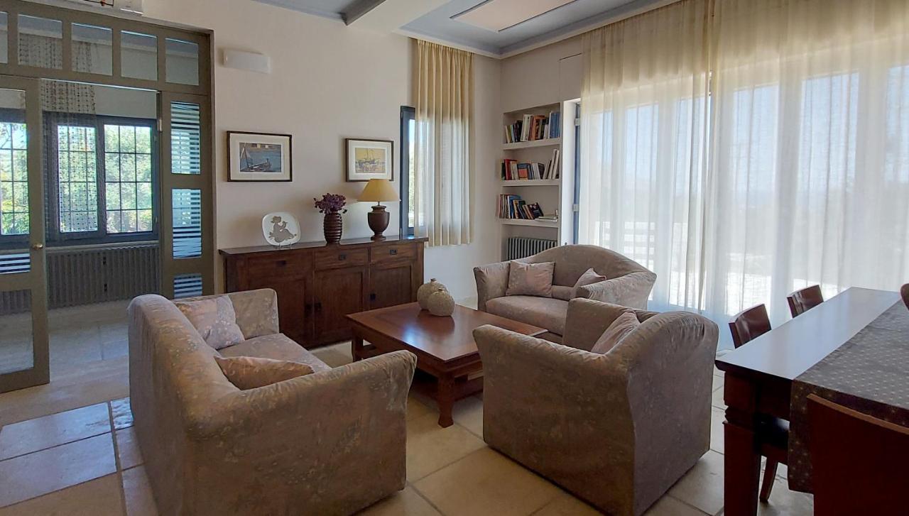Thealia Apartment Karefiliana ภายนอก รูปภาพ