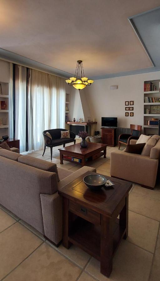 Thealia Apartment Karefiliana ภายนอก รูปภาพ