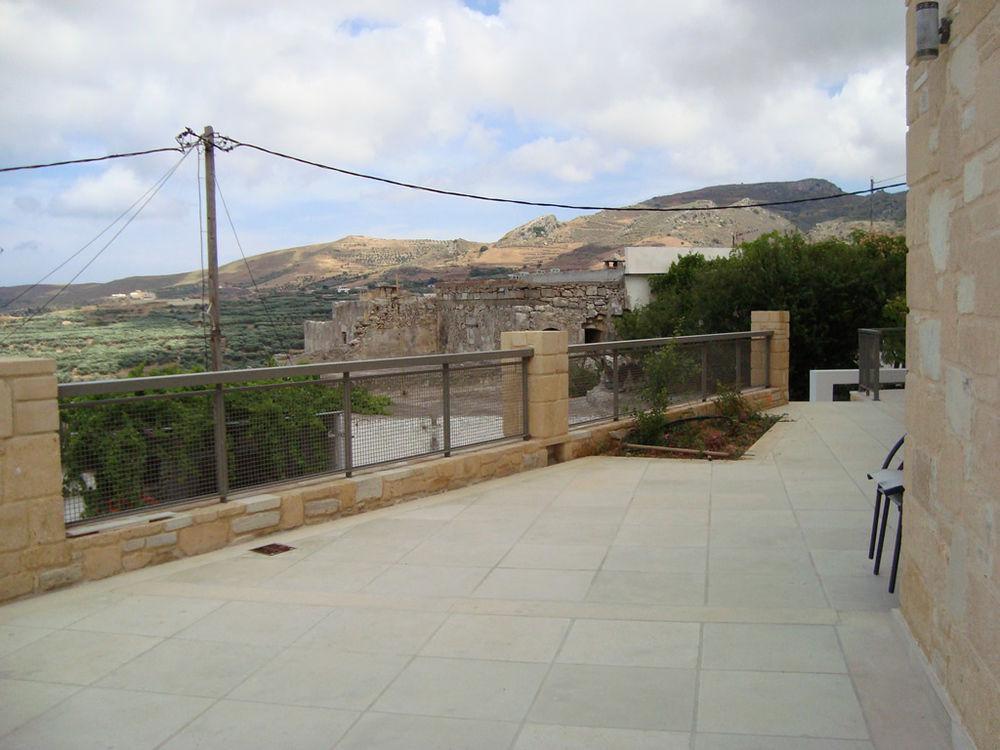 Thealia Apartment Karefiliana ภายนอก รูปภาพ