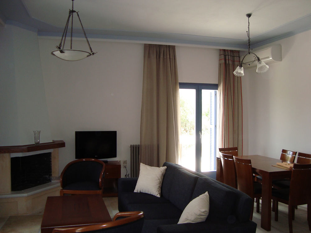 Thealia Apartment Karefiliana ภายนอก รูปภาพ