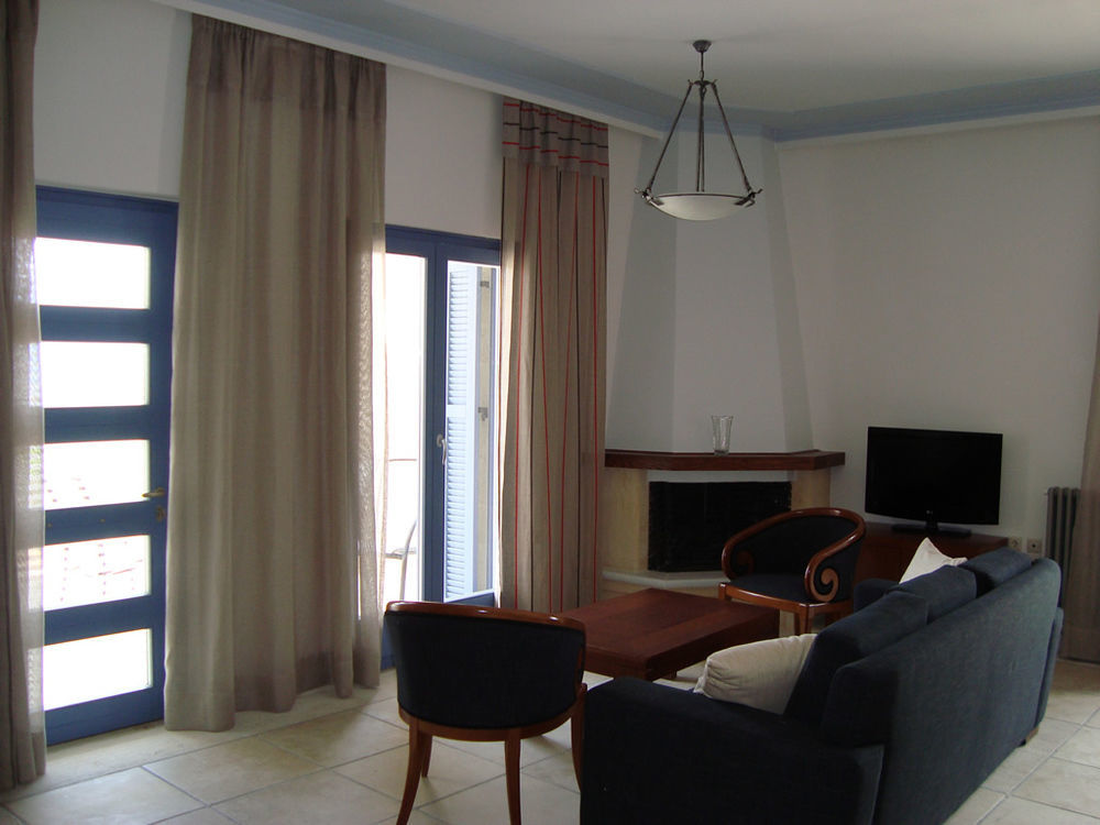 Thealia Apartment Karefiliana ภายนอก รูปภาพ